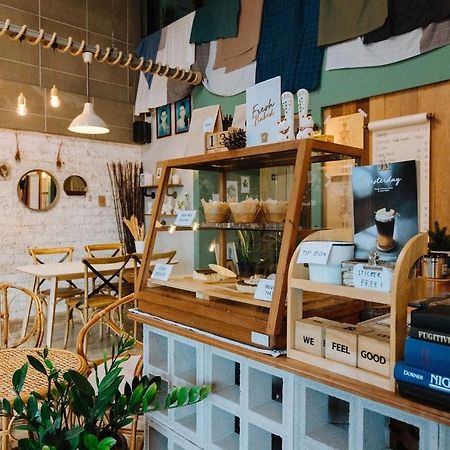 فندق Pine Cafe'&Bed فرا ناخون سي أيوتثايا المظهر الخارجي الصورة