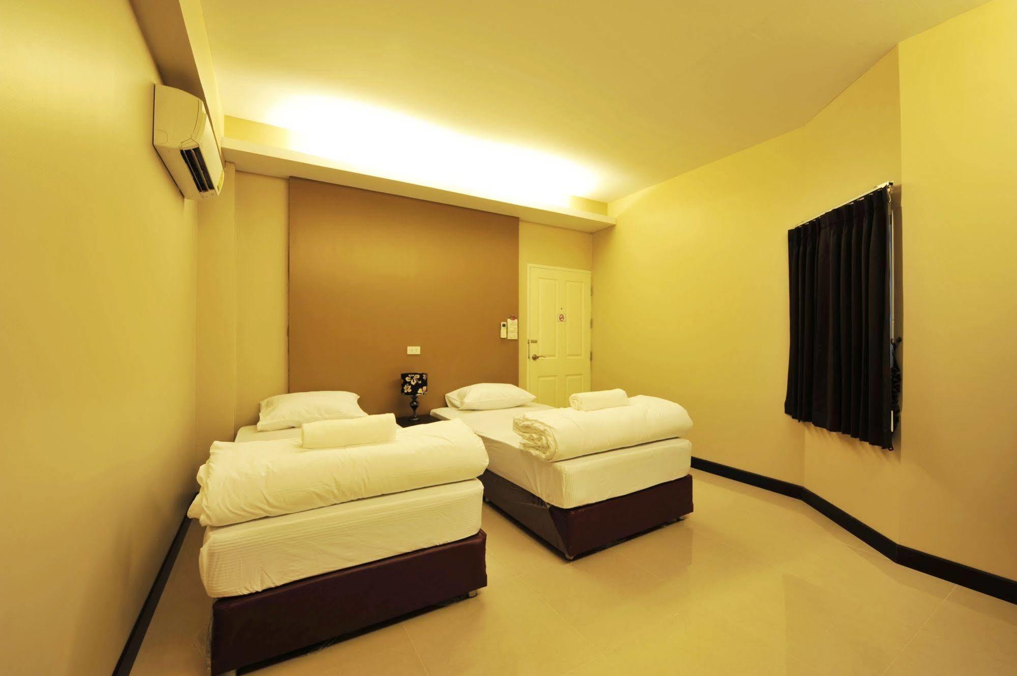 فندق Pine Cafe'&Bed فرا ناخون سي أيوتثايا المظهر الخارجي الصورة