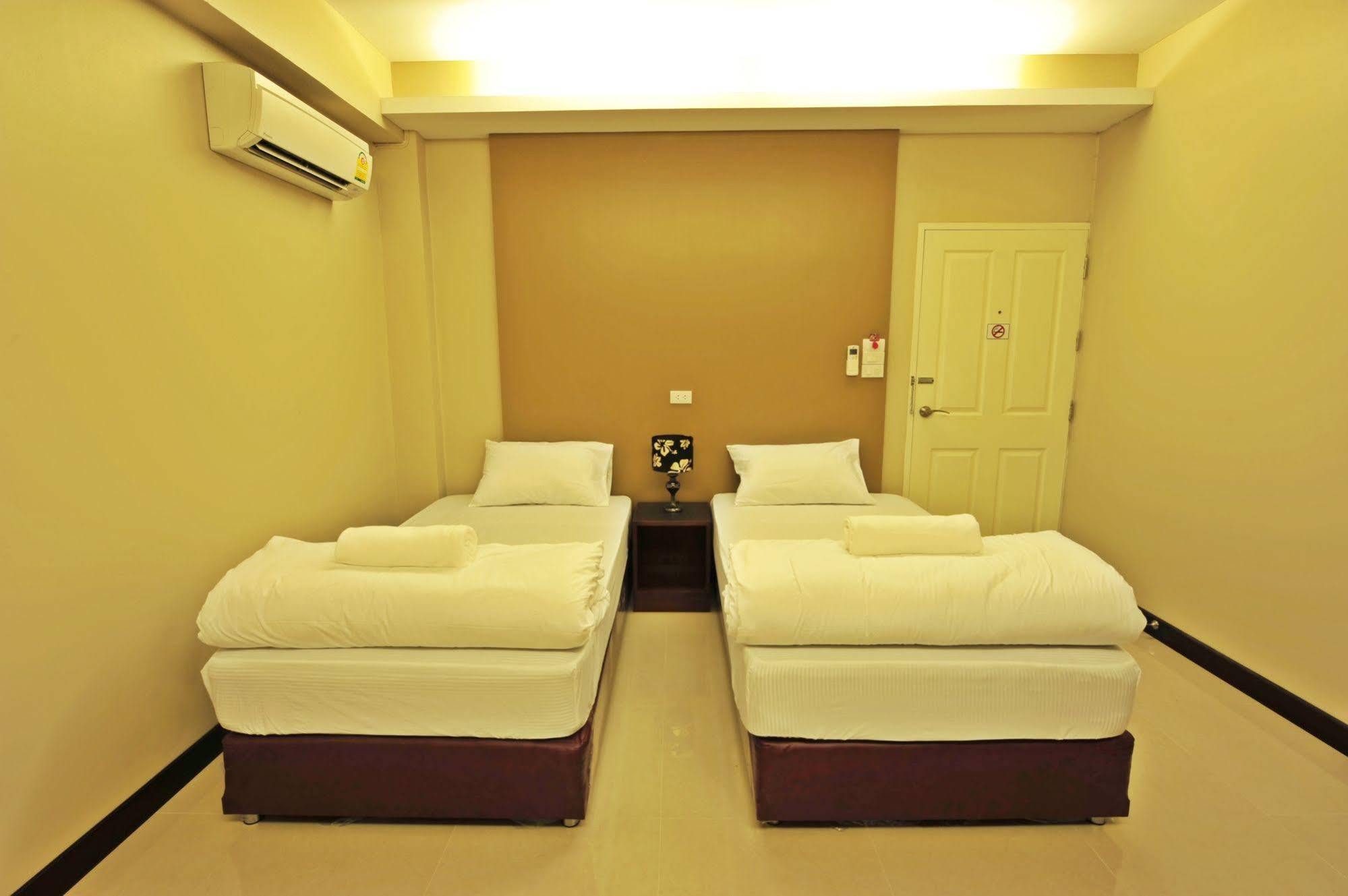 فندق Pine Cafe'&Bed فرا ناخون سي أيوتثايا المظهر الخارجي الصورة